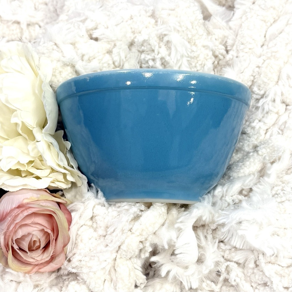 Vtg 1940's PYREX Primary Color Mixing Bowl Blue Milk Glass Thick Wall 1.5pt Bowl - Picture 6 of 6